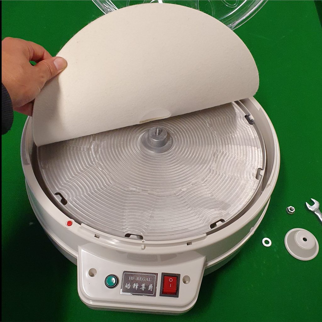 Regal 4th Generation Snooker and Pool Ball Cleaning Machine + FREE Bottle Cleaning Fluid Cymru