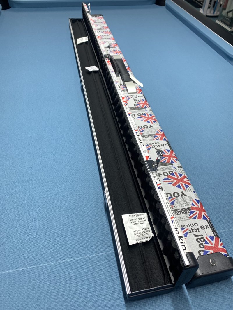 Tomahawk 3/4 Jointed Union Jack Pro Aluminium Cue Cases Interior