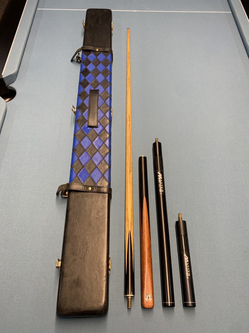 Master Cue 147 + Peradon Leather Cue Case + 2x Extensions