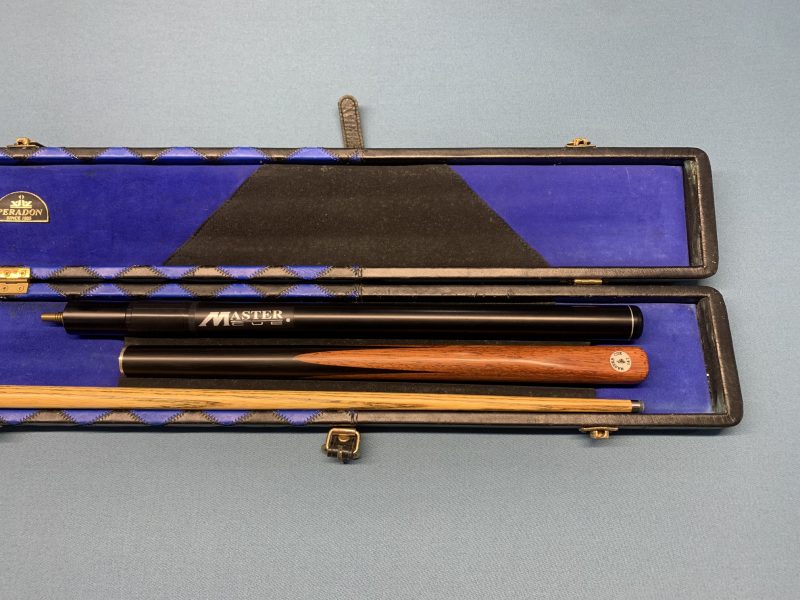 Master Cue 147 + Peradon Leather Cue Case + 2x Extensions