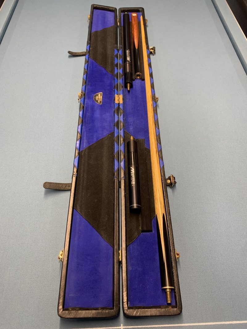 Master Cue 147 + Peradon Leather Cue Case + 2x Extensions